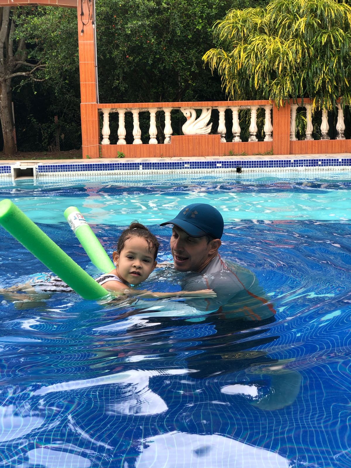 Niños en la piscina adaptada 2