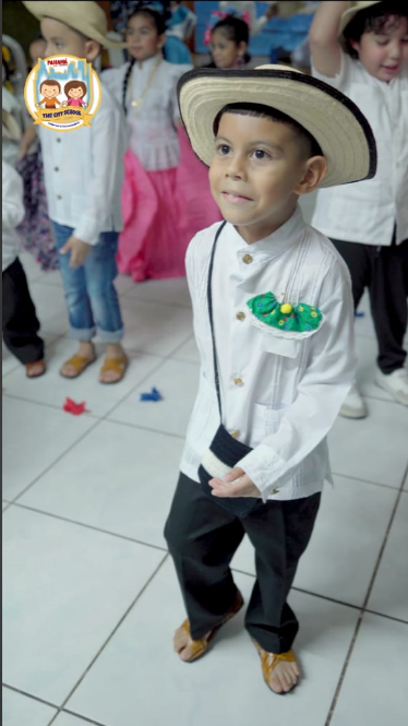 Niños en la piscina adaptada 4