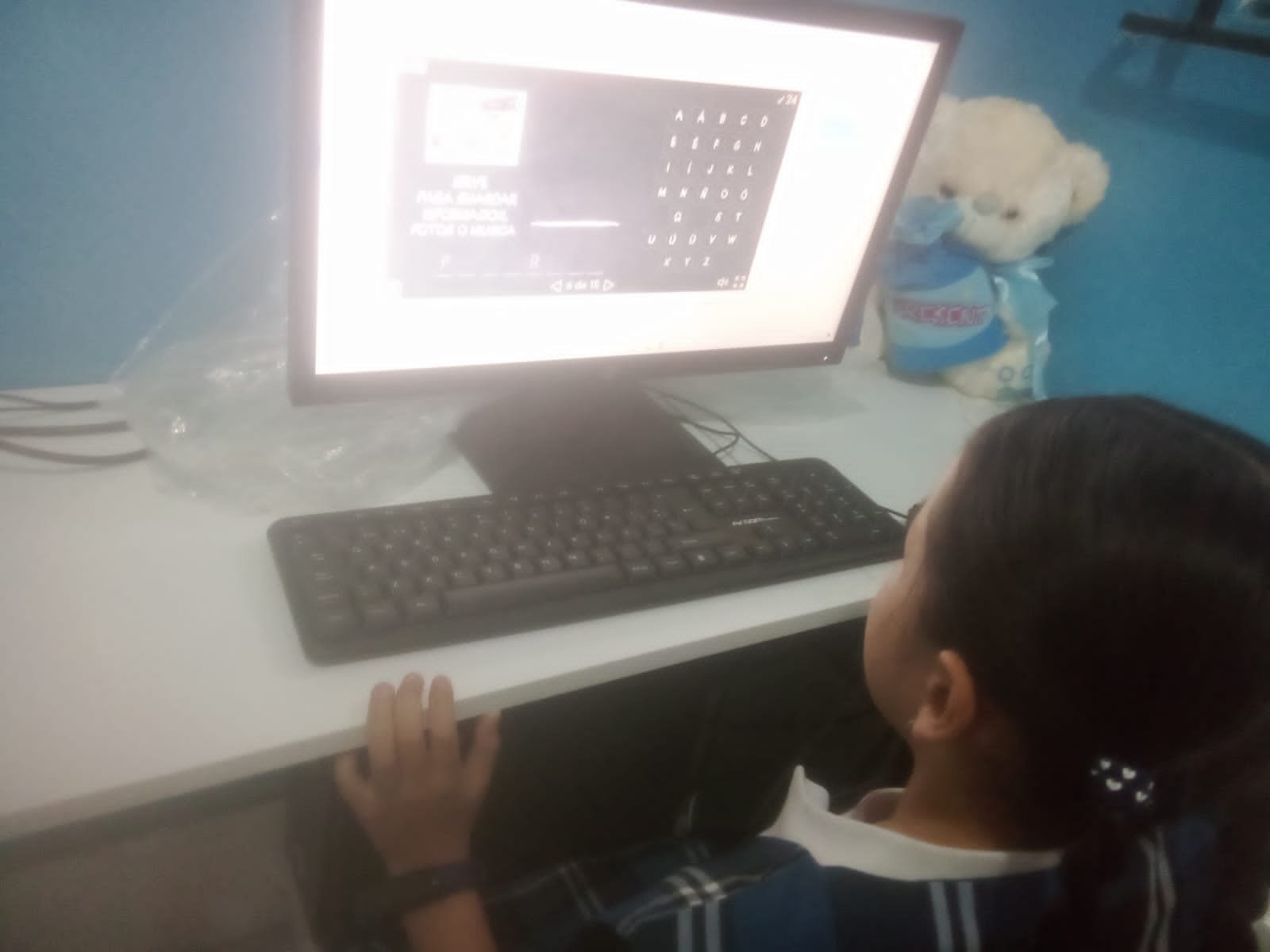 Niños en la piscina adaptada 4